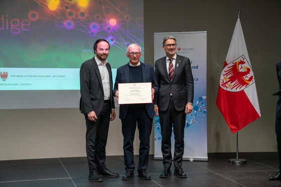Hermann Brugger, cofondatore e direttore dell'Istituto Eurac per la medicina d'urgenza in montagna, ha ricevuto oggi il Research Award Alto Adige (Foto: USP/Daniel von Johnston)
