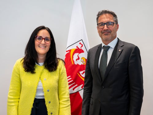 La difensora civica Veronika Meyer è in carica da un anno. Ha fatto il punto della situazione al presidente della Provincia Arno Kompatscher. (Foto: USP/Fabio Brucculeri)