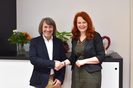 Die beiden Gesundheitslandesräte Hubert Messner und Cornelia Hagele beim Austauschtreffen am heutigen Freitag (1. März) in Innsbruck. (Foto: Land Tirol/Krepper)