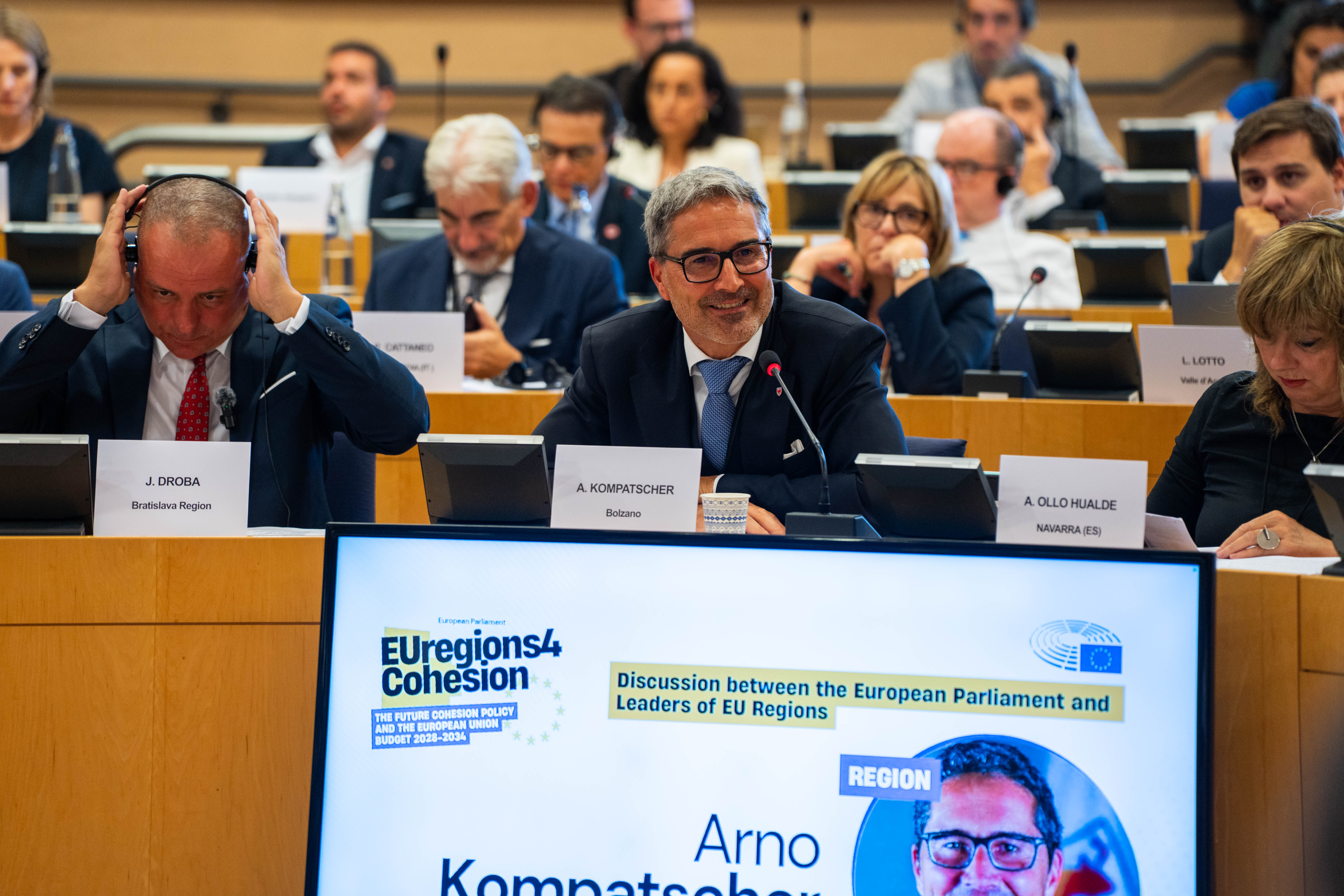Wer in einem Gebiet lebt, kennt seine Herausforderungen und seine Potenziale am besten, unterstrich der Landeshauptmann Arno Kompatscher bei einem Treffen von EURegions4Cohesion, der europäischen Allianz von fast 150 Regionen aus 20 Mitgliedstaaten. (Foto: LPA/Mirco Paradiso) 