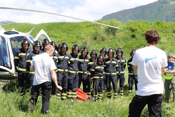Dopo nove mesi di intensa formazione, 14 candidati vigili del fuoco hanno concluso l'undicesimo corso per entrare a far parte del Corpo permanente dei vigili del fuoco di Bolzano. Venerdì 31 maggio a Bolzano è prevista la consegna ufficiale dei distintivi e degli attestati. (Foto: ASP/Maja Clara)