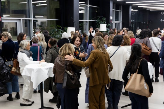 Austausch und Netzwerken standen nach der Veranstaltung im NOI Techpark auf dem Programm. (Foto: Imprexa/Alan Bianchi)