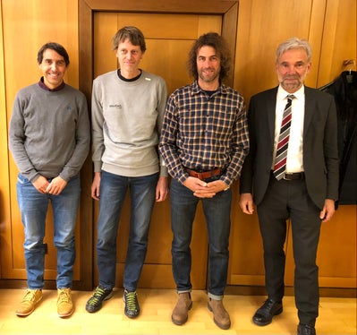 L'assessore Arnold Schuler ha ricevuto una delegazione dell'Associazione provinciale guide alpine sciatori composta da Patrick Stufflesser, Bernhard Mock e Thomas Zelger  (Foto: ASP)