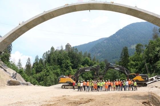 Il ponte di Castel d'Ultimo, sulla strada provinciale della Val d'Ultimo, era ormai vecchio e viene attualmente ristrutturato sotto la direzione della Ripartizione Infrastrutture della Provincia. (Foto: ASP/Ingo Dejaco)
