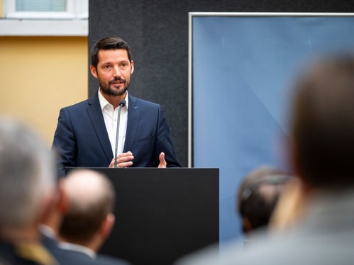 Il presidente del Consorzio dei Comuni, Dominik Oberstaller, nel suo discorso ha invitato a valutare i dati disponibili e a fornire risposte ai cittadini. (Foto: USP/Fabio Brucculeri)