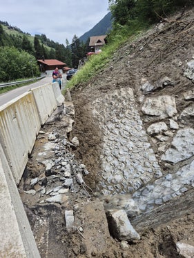 Der Hölderlebach in Hintermartell mit Geschiebematerial nach Starkregen. (Foto: LPA/Amt für Wildbach- und Lawinenverbauung West in der Agentur für Bevölkerungsschutz)