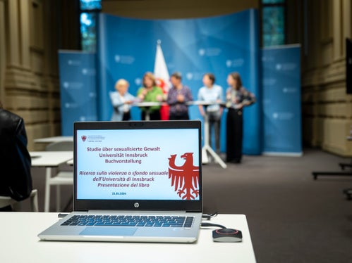 In den Jahren 2023-26 wurde an der Studie Sexualisierte Gewalt in Südtirol gearbeitet, zeitgleich ist dazu auch ein Buch für die breite Allgemeinheit entstanden. (Foto: LPA/Fabio Brucculeri)