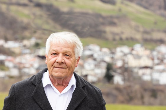 Franz Heinisch è venuto a mancare improvvisamente il 9 luglio 2025. Per decenni si è impegnato a titolo volontario a favore della comunità. Su richiesta del sindaco Samuel Marseiler e a seguito di un parere positivo della soprintendente provinciale ai beni culturali Karin Dalla Torre, il 10 luglio la Giunta provinciale ha approvato la delibera per intitolargli in futuro il Centro della Protezione civile di Solda. (Foto: Comune di Stelvio)
