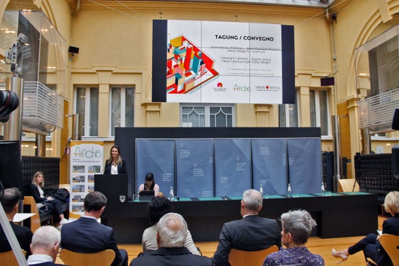 Francesca Tosolini (Ipes) ha ricordato l'importanza dell'edilizia sociale e ha affermato che è prioritario rispondere alle richieste sociali anche nel settore abitativo. (Foto: ASP/Greta Stuefer)