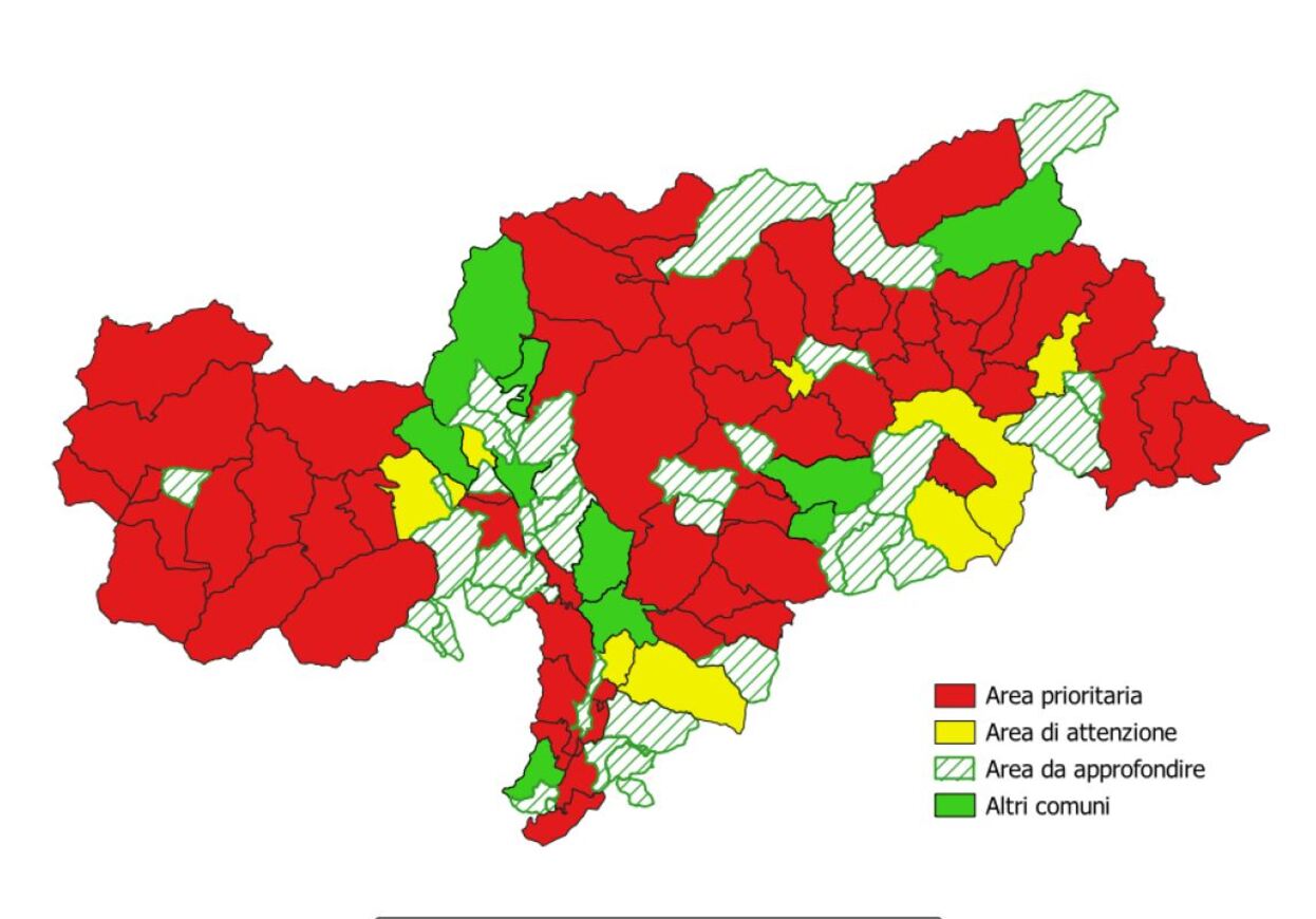 Per la prima volta in Alto Adige sono state individuate le aree prioritarie per il radon. La classificazione si basa sui dati rilevati nell'arco di 20 anni, è conforme alle linee guida UE e serve a garantire una prevenzione mirata. (Fonte: Dipartimento Protezione dell'ambiente, della natura e del clima, Energia, Sviluppo del territorio e Sport)