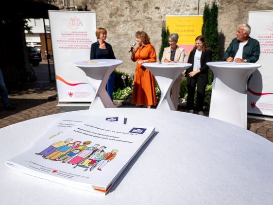 Vor 10 Jahren, am 14. Juli 2015, ist das Landesgesetz für Inklusion und Teilhabe in Kraft getreten. In Brixen wurde in der WunderBAR darüber gesprochen, was bereits umgesetzt ist und was noch zu tun bleibt. (Foto: LPA/Fabio Brucculeri)