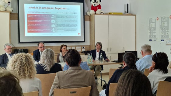 Il 30 aprile, nell’ambito della sua terza serie di visite in questa legislatura, l’assessore alla Prevenzione sanitaria e Salute Hubert Messner ha visitato il Distretto sanitario e sociale dell'Alta Valle Isarco e l’Ospedale di Vipiteno. (Foto: USP/Katharina Trocker)