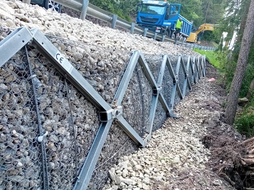 Wasser, Frost, technische Alterung und die tägliche Belastung wirken über Jahre auf die Bauwerke ein. Wer rechtzeitig saniert, abdichtet und technische Anlagen erneuert, erhöht die Sicherheit und kann größere Schäden und aufwendigere Eingriffe vermeiden. (Foto: LPA/Ressort Infrastrukturen und Mobilität)