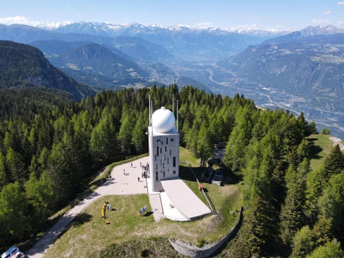 Il radar Doppler del Monte Macaion nel Comune di Borgo d'Anaunia, al confine con la provincia di Bolzano, copre un'area con un raggio di 120 chilometri e può quindi monitorare l'intera regione Trentino-Alto Adige. (Foto: USP/GNews)