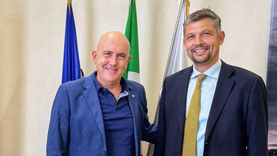 Il vicepresidente e assessore provinciale alla Mobilità e alle Infrastrutture&nbsp;Daniel Alfreider (a destra nella foto)&nbsp;ha incontrato a Roma&nbsp;Gioacchino Alfano,&nbsp;presidente del Consiglio di Amministrazione di Difesa Servizi SpA. (Foto: USP/Dipartimento Infrastrutture e Mobilità)