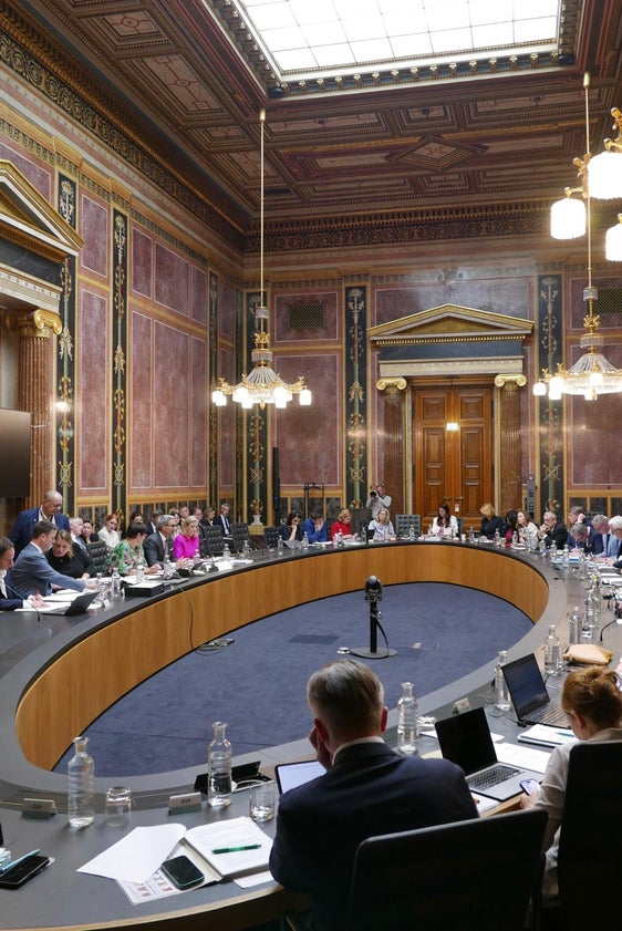 Landeshauptmann Arno Kompatscher erläuterte am 16. Juni auf Einladung des Außenpolitischen Ausschuss in Wien die Reform des Südtiroler Autonomiestatuts. (Foto: LPA)