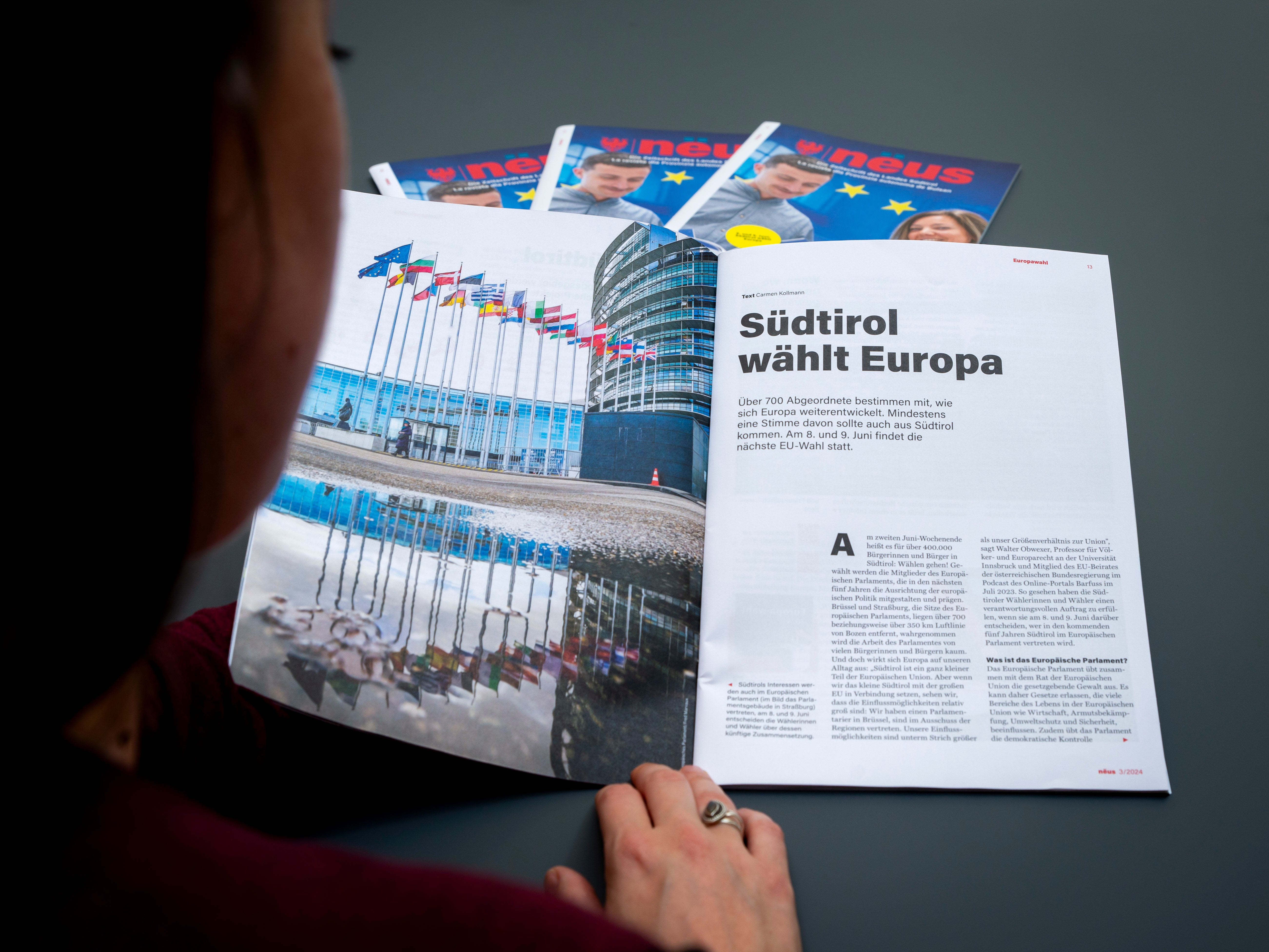 Die neueste Ausgabe der Landeszeitschrift nëus informiert in einem Europa-Schwerpunkt über die Europawahl 2024 und die Verwendung der EU-Gelder in Südtirol. Sie kann kostenlos abonniert oder online eingesehen werden. (Foto: LPA/Fabio Brucculeri)