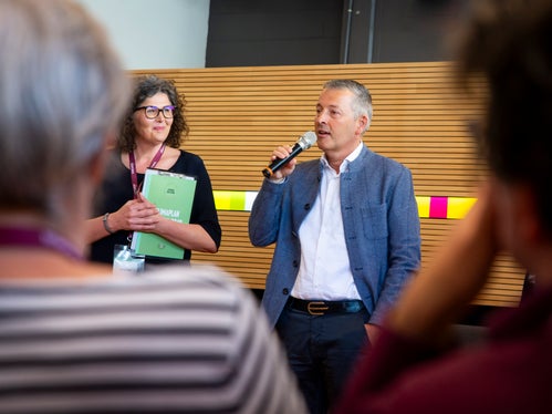 Landesrat Peter Brunner (im Bild mit Prozessbegleiterin Sabina Frei) (Foto: LPA/Fabio Brucculeri)