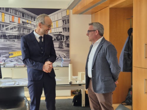 Klaus Brunner, grazie alla consolidata esperienza maturata, rappresenta una figura di elevata professionalità, in grado di assicurare continuità amministrativa, efficienza operativa e qualità del servizio”, ha dichiarato l’assessore provinciale al Catasto e Libro fondiario Christian Bianchi. (Foto: USP/Gianluca Crocco)