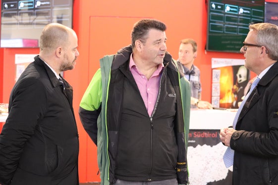 Bedeutung der Prävention besprochen (von links): Ressortdirektor Daniel Bedin, der Direktor des Landesamtes für Geologie und Baustoffprüfung Volkmar Mair, Landesrat Christian Bianchi (Foto: LPA/Maja Clara)