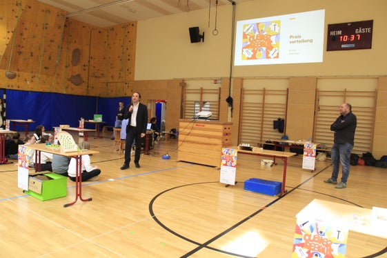 Bildungslandesrat Philipp Achammer zeigte sich beeindruckt von den Ergebnissen. (Foto: LPA/Deutsche Bildungsdirektion/Verena Hilber)