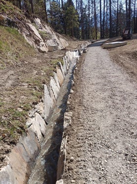 Dieser Abschnitt des  Schenner Waales wurde bereits im Vorjahr saniert. (Foto: LPA/Forstinspektorat Meran)