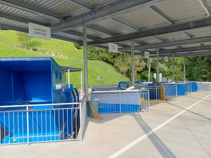 Zwischen Recyclinghöfen und Wertstoffinseln wird jetzt klar unterschieden. Jede Gemeinde muss ihre Wertstoffinseln innerhalb eines Jahres an die neuen Vorgaben anpassen. (Foto: LPA)