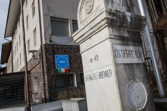 Seit 25 Jahren durchlässiger: die Grenze zwischen Österreich und Italien, zwischen Nordtirol und Südtirol, am Brenner (Foto: LPA/Ivo Corrà)