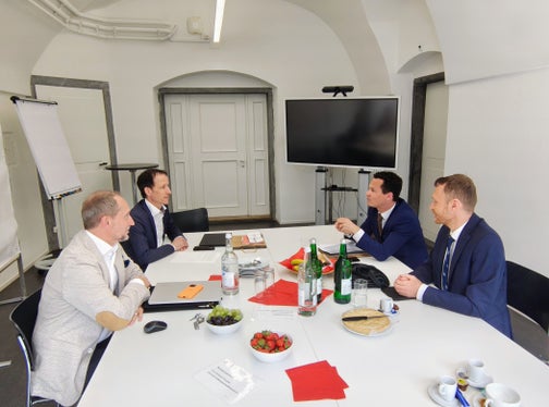 Dai 20 ai 22 de ma é na delegaziun dl'Intendënza y Cultura ladina jüda a vijité le raiun linguistich rumanc ti Grijiuns: (da man ciampa a man dërta) Markus Solinger, Andreas Gabriel, André Comploi y Mathias Stuflesser. (Foto: USP/Intendënza y Cultura ladina)