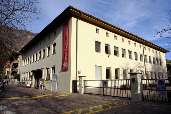 La Biblioteca provinciale Dr. Friedrich Teßmann ha sede in via Armando Diaz, a Bolzano. (Foto: USP/Teßmann/Oliver Oppitz)