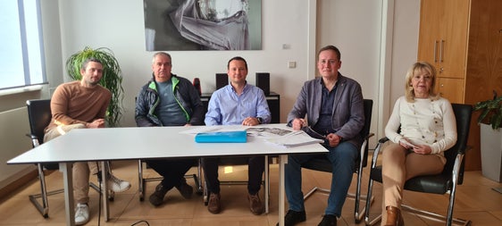 (Im Bild aus Vor-Pandemiezeit v. l.):  der Ressortdirektor und Verfahrensverantwortliche Davide Gemmellaro, Geologe Claudio Carraro, Luca Cardinali, Landesrat Massimo Bessone und die stellvertretende Direktorin im Amt für Verwaltungsangelegenheiten, Maria Pia Nigro (Foto: LPA/Anna Pitarelli)