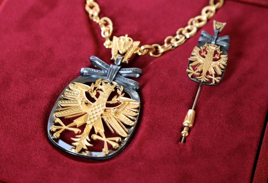 Das Ehrenzeichen ist eine der höchsten Auszeichnungen des Landes Tirol. (Foto: Land Tirol/Frischauf Bild)