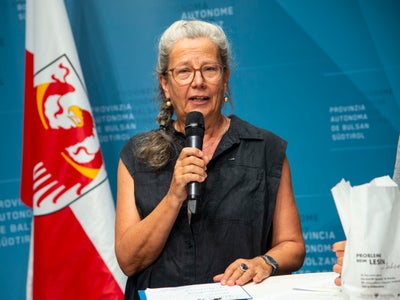 KVW-Basisbildungstrainerin&nbsp;Heike&nbsp;Walden-Pünsch berichtete über ihre Erfahrungen in Schlanders. (Foto: LPA/Fabio Brucculeri) 