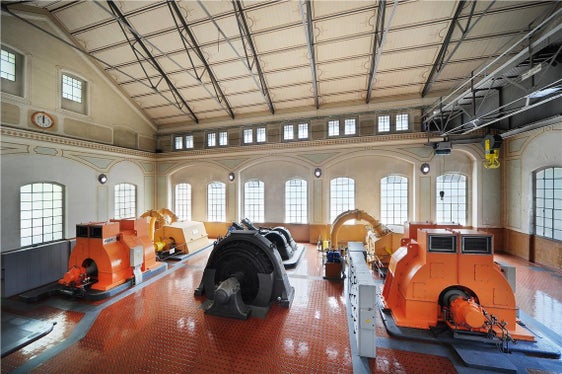 La sala macchine dell'impianto idroelettrico di Prati di Vizze: i fondi ambientali provenienti dal rispettivo impianto sono stati ripartiti fino al 2028 da parte della Giunta provinciale. Circa 1,39 milioni di euro saranno destinati a progetti ambientali sul territorio. (Foto: USP/Alperia SpA)