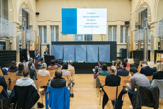 Das gestrige Treffen von Gemeindejugendreferentinnen und Gemeindejugendreferenten mit den Vertretenden der Offenen Jugendarbeit im Landhaus in Bozen (Foto: LPA/Philip Unterholzner)