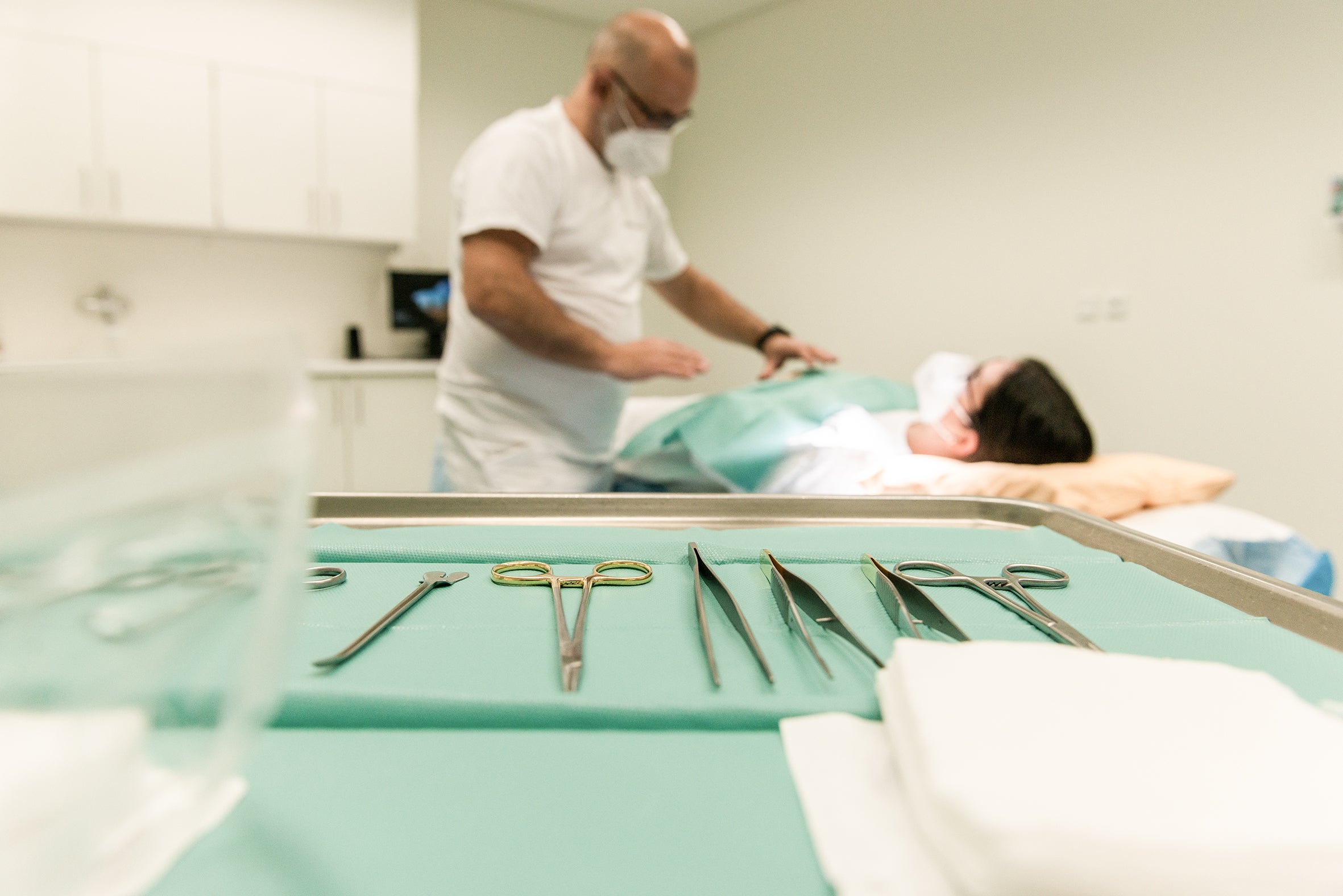 Wer seine Facharztausbildung im Ausland absolvieren möchten, kann sich ab sofort für die vom Land Südtirol finanzierten Ausbildungsplätze bewerben. Angeboten werden Spezialisierungen in Bereichen wie Anästhesie, Chirurgie, Radiologie, Innerer Medizin, Augenheilkunde, Pädiatrie, Psychiatrie, Urologie und Gynäkologie. (Foto: LPA/Claudia Corrent)