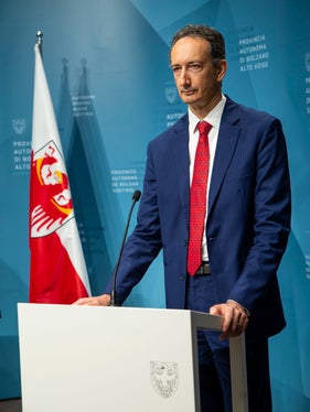 L’infrastrutura, per chëla che Terna fajerà n nvestimënt de plu de 40 milions de euro, ie de mpurtanza per la crëta tla rë eletrica tla provinzia, nia mé ti cialan al evënt olimpich Milano Cortina 2026, à spligà Enrico Maria Carlini, respunsabl planificazion dl sistem eletrich y autorisà de Terna. (Fotografia: ASP/Fabio Brucculeri)