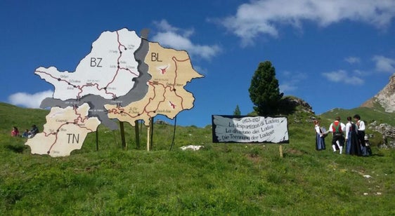 Dan n gran publich ie l raion ladin de Souramont chëst’ ena passeda stata tl zënter dla juebia culturela dla Euregio tla Waaghaus a Bulsan. (Foto: USP)