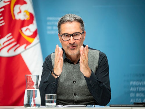 Per la riforma dello Statuto “le questioni in sospeso devono ora essere chiarite con la presidente del Consiglio Giorgia Meloni”, ha detto Kompatscher. (Foto: USP/Fabio Brucculeri)