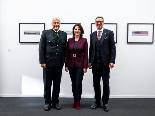 Im Bild Generalkonsul Wolfgang Lukas Strohmayer, Salzburgs Landeshauptfrau Karoline Edtstadler und Landeshauptmann Arno Kompatscher. (Foto: LPA/Fabio Brucculeri)