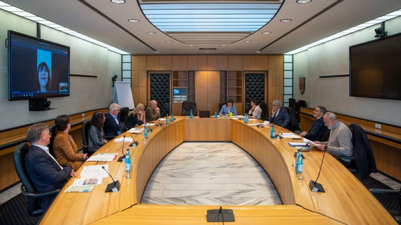 La riunione della Consulta provinciale, presieduta dal governatore Arno Kompatscher, si è concentrata sul Centro tutela consumatori, che ha illustrato il suo programma di attività per il 2023. (Foto: ASP/Fabio Brucculeri)