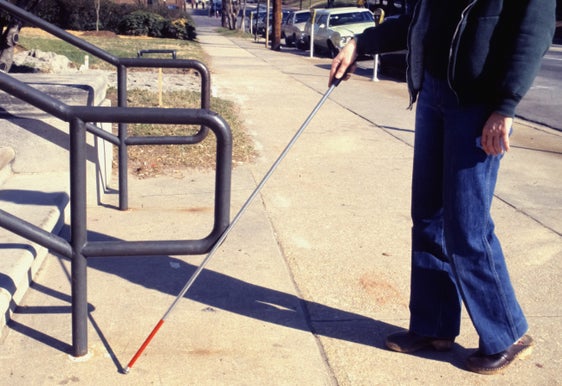 Die Agentur für soziale und wirtschaftliche Entwicklung (ASWE) wird im Juli den Zivilinvaliden, Zivilblinden und Gehörlosen den einmaligen staatlichen Bonus von 200 Euro automatisch gutschreiben. (Foto: Unsplash)