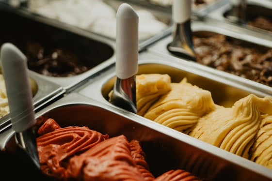 Per poter partecipare all’esame di gelatiere è richiesta un’esperienza professionale di almeno 12 mesi in qualità di operaio qualificato e a tempo pieno presso un’azienda del settore della produzione di gelato. Le iscrizioni all’esame sono aperte fino a venerdì 13 marzo. (Foto: Pexels. La foto può essere utilizzata solo per questo comunicato stampa)