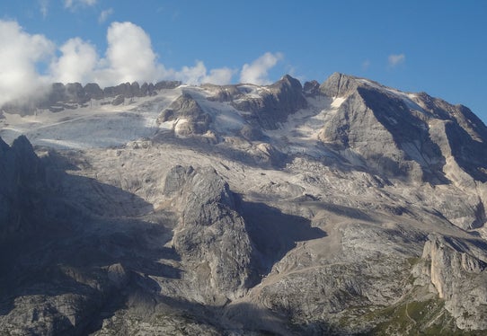 Die Marmolata im Jahr 2024, vom Fedaia-Pass aus fotografiert vom Glaziologen Christian Casarotto vom Büro für Forschung und Museumssammlungen im Muse in Trient. (Foto: LPA/Muse/Christian Casarotto)