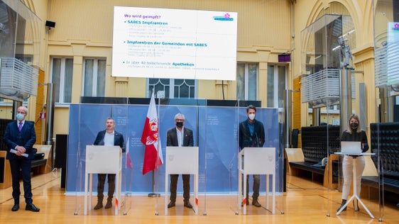 Generaldirektor Zerzer, Koordinator Franzoni, Gemeindenverbandspräsident Schatzer und Apothekervertreter Bonvicini (v.l.n.r.) rufen ebenfalls dazu auf, sich zahlreich an der Aktion zu beteiligen. (Foto: LPA/Barbara Franzelin)