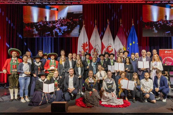 Fotografia de grupa di pruiec premiei. (Foto: Land Tirol/Die Fotografen)