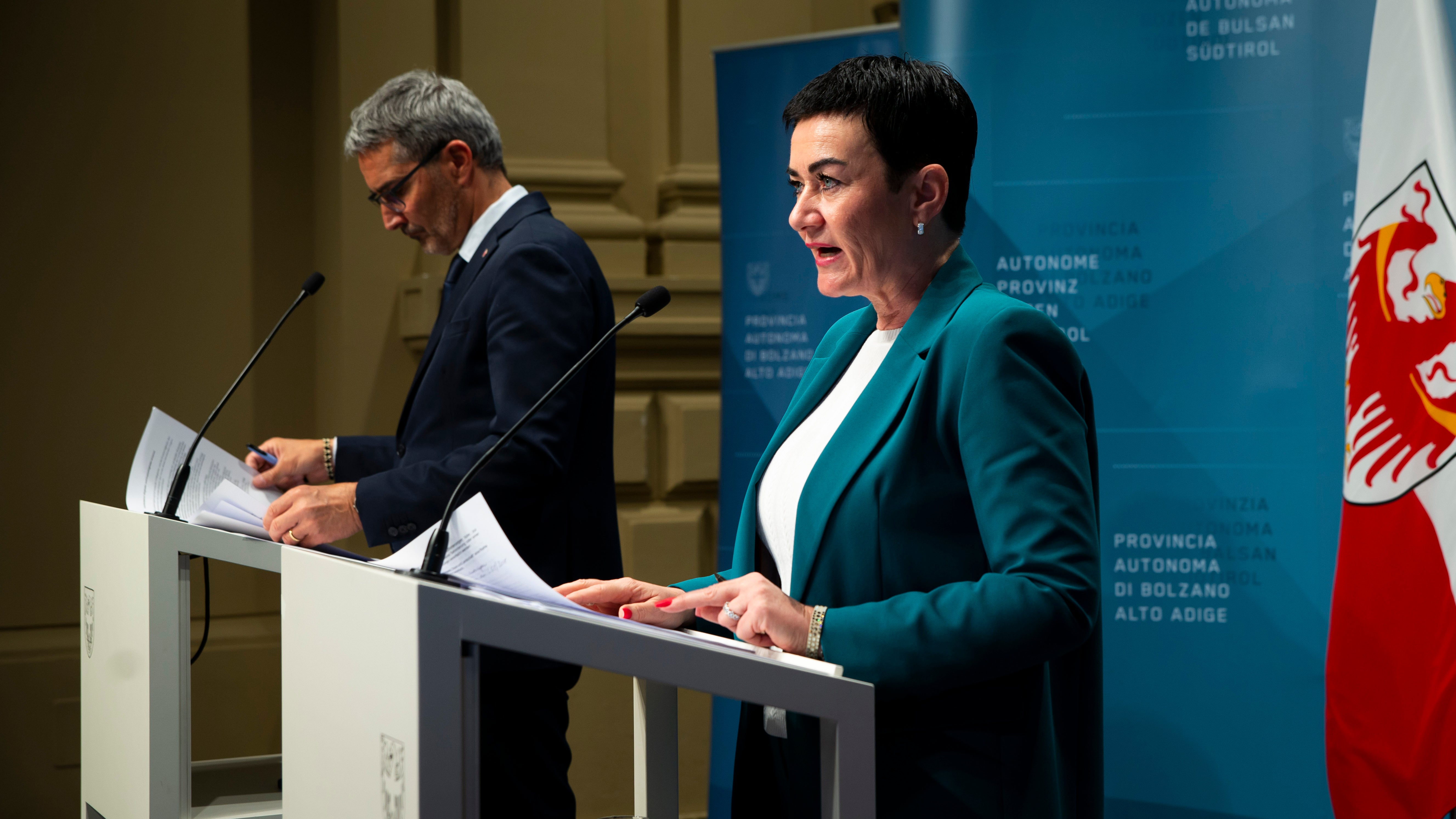 In futuro saranno richiesti meno documenti per le domande di contributi per l'acquisto o la costruzione della prima casa. Questa e altre modifiche sono state approvate oggi (14 maggio) dalla Giunta provinciale, su proposta dell'assessora competente Ulli Mair. Stiamo lavorando in modo coerente, e a tutti i livelli, per migliorare questa situazione. (Foto: ASP/Fabio Brucculeri)