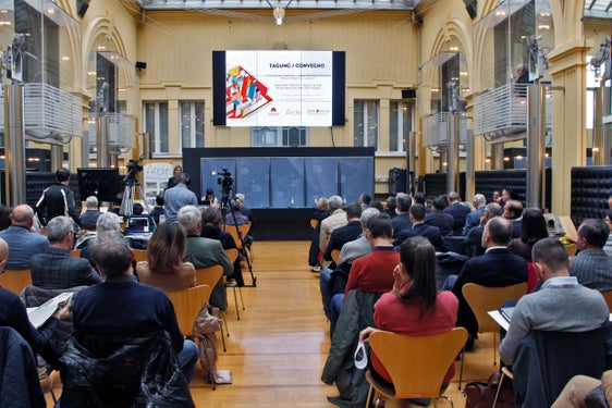 Innovative Modelle des Wohnens wurden bei einer Tagung heute (17. November) einem interessierten Publik um in Bozen vorgestellt. (Foto: LPA/Greta Stuefer)