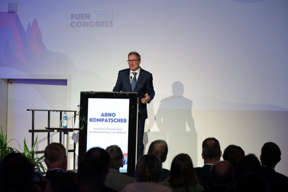 "Eliminare il geoblocking è il passo logico e coerente per continuare nel solco di quanto stabilito nel 2018, quando sono cadute le barriere commerciali per gli acquisti online”, ha spiegato il presidente della Provincia Arno Kompatscher.&nbsp;(Foto: USP/Ingo Dejaco)