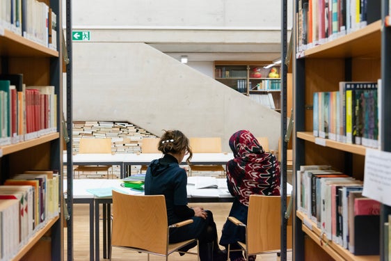 Um Familien mit Migrationshintergrund bestmöglich in die Gesellschaft zu integrieren, hat das Land mit den Gemeinden ein breit angelegtes Integrationsprojekt vereinbart. (Foto: LPA/Claudia Corrent)